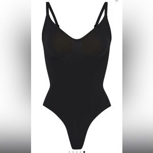 🖤New without tag Skims Seamless Sculpt Thong Black Bodysuit🖤